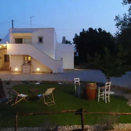 Il Trullo Bianco Apartment *