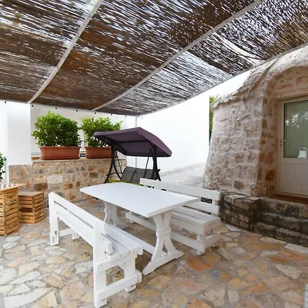 Il Trullo Bianco Apartment *